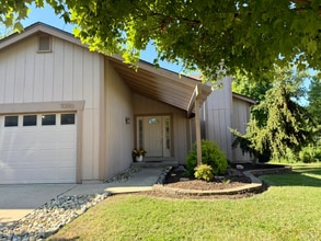 Building Photo - 11350 Meadowside Dr