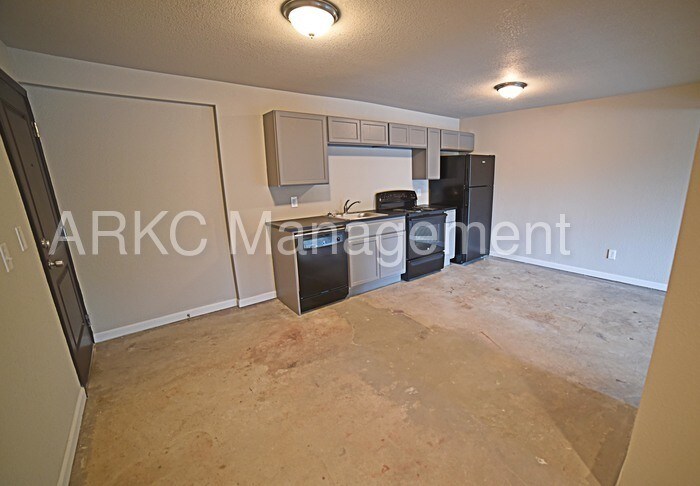 Primary Photo - 7002 Cleveland Ave