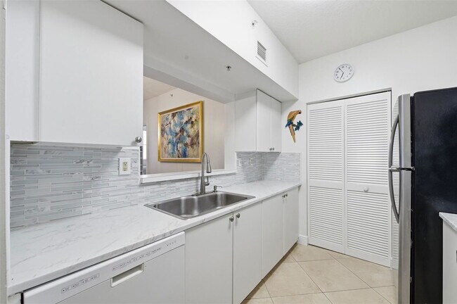 Foto del edificio - 3020 NE 32nd Ave