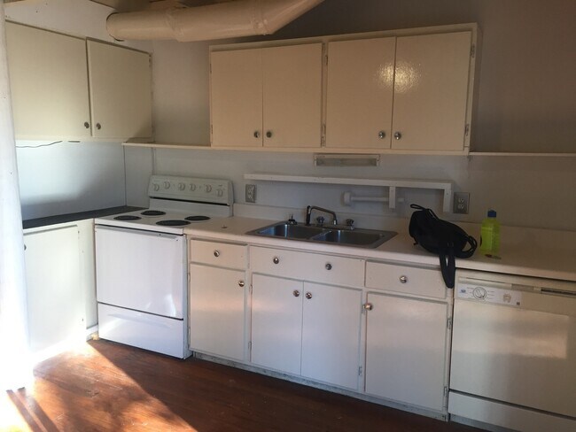 Foto del edificio - Unique & Affordable 2 Bedroom on Eastside ...