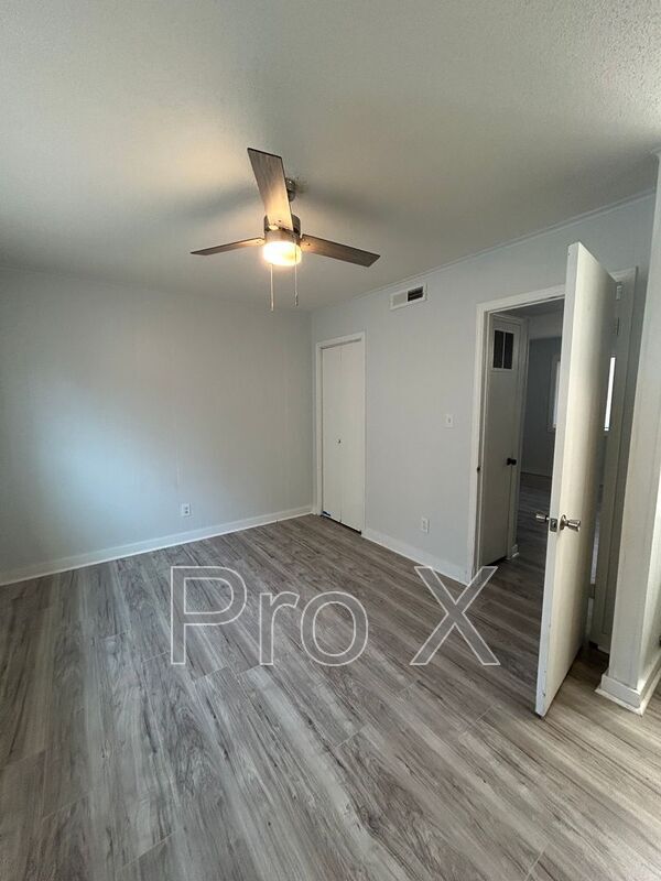 Foto principal - 969 W Holly St