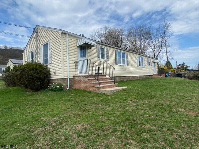 Foto del edificio - 15 Claverack Rd