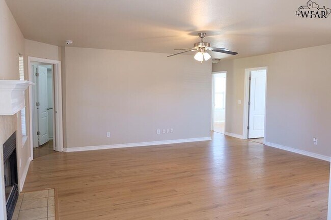 Building Photo - 5027 Cy Young Dr