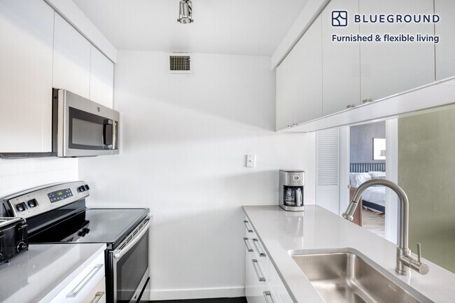 Building Photo - 601 24th St NW