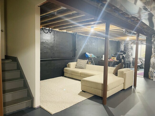 Building Photo - 304 Flintrock Ct
