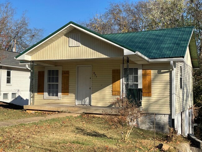 Building Photo - 827 Cumberland Dr