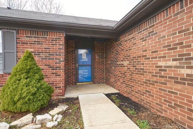 Building Photo - Sweet 3 Bedroom in Pebblebrook at Geist!