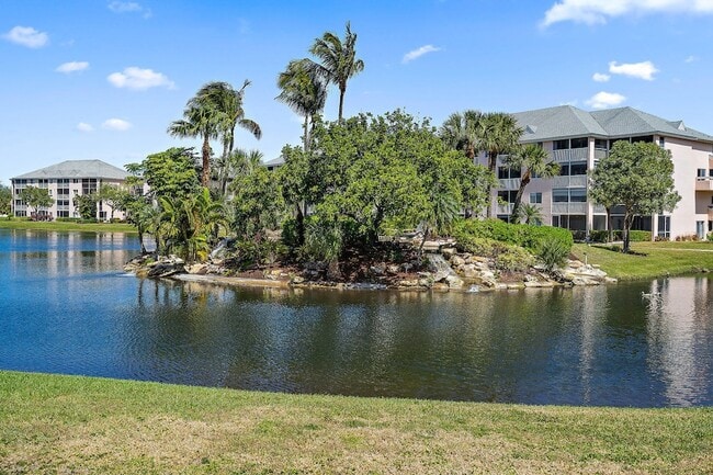 Building Photo - 353 S US Hwy 1