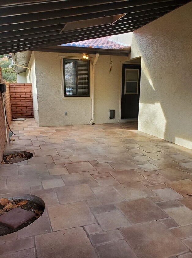 Building Photo - Tanglewood Hills Condo