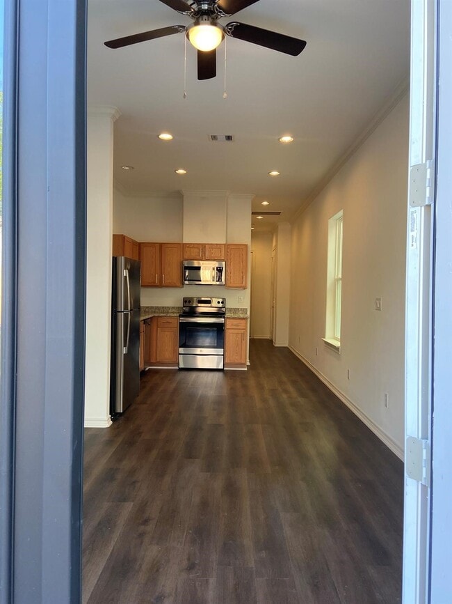 Foto del edificio - 3253 Real St