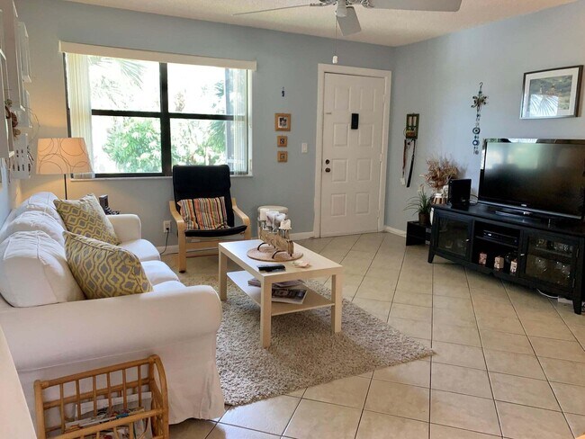 Foto del edificio - 7070 Golf Colony Ct