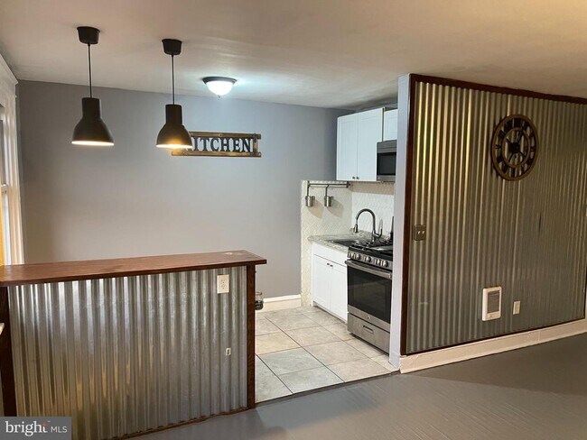 Foto del edificio - 5437 Torresdale Ave