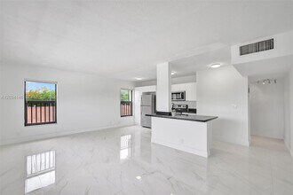 Building Photo - 2324 S Cypress Bend Dr
