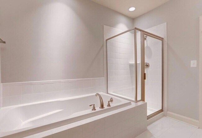 Foto del edificio - PERFECT IN POOLESVILLE Semi- Custom 5 bed + 4.5 Bath