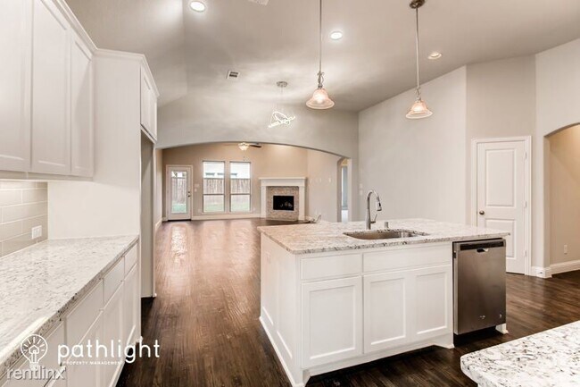 Foto del edificio - 4 br, 3 bath House - 401 Winehart St UNIT