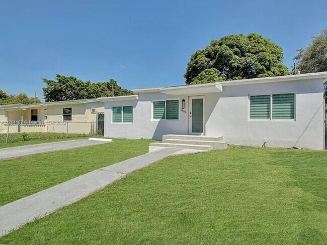 Foto del edificio - 1499 NE 152nd St