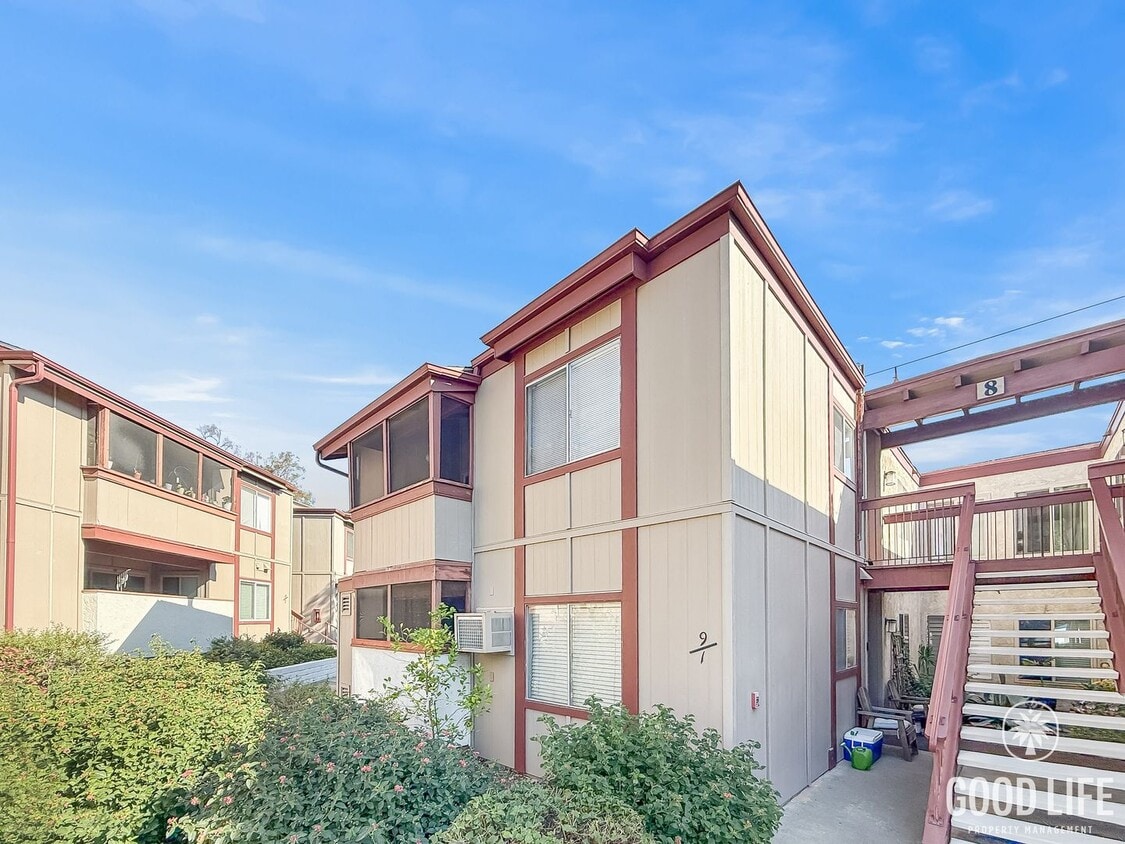 Primary Photo - Great 2B/1.5BA Condo in Del Cerro for Rent!