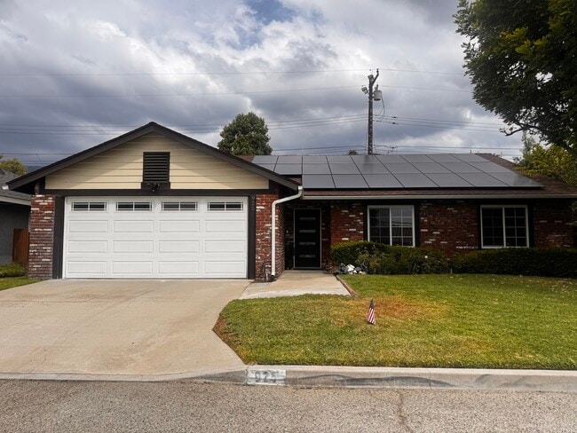 Building Photo - 925 Royal Oaks Dr