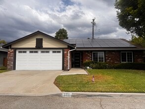 Building Photo - 925 Royal Oaks Dr