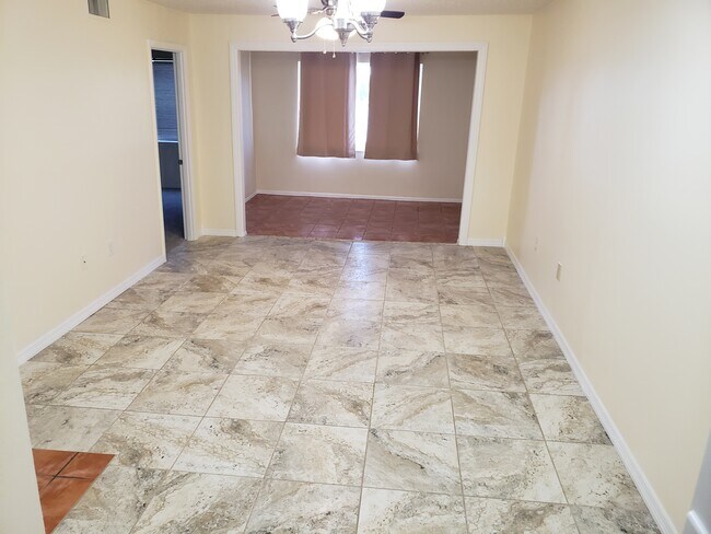 Foto del edificio - 4107 Lake Bayshore Dr