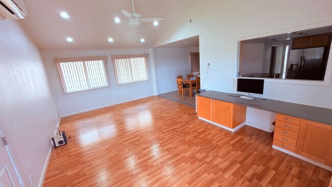 Foto del edificio - 94-148-148 Kuanalio Pl