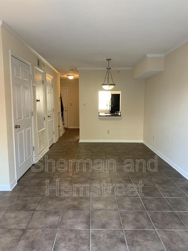 Building Photo - 2650 Coventry Dr