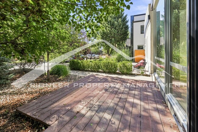 Building Photo - 3625 Mariposa St