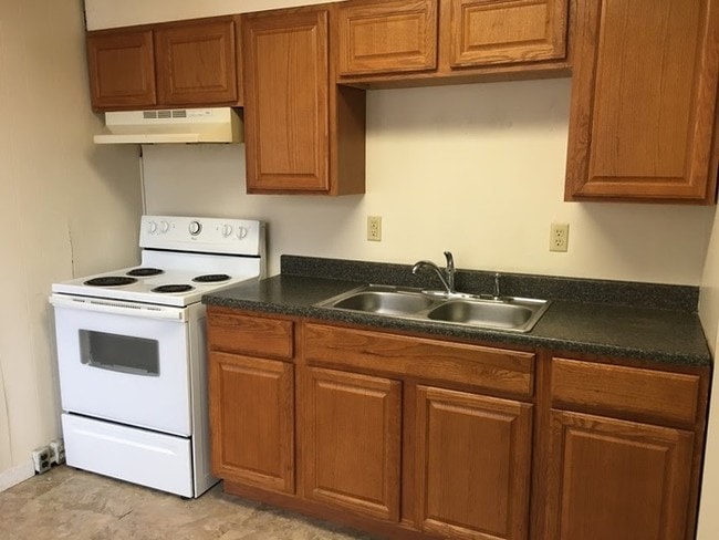 Building Photo - Utilties included in Ft Thomas!