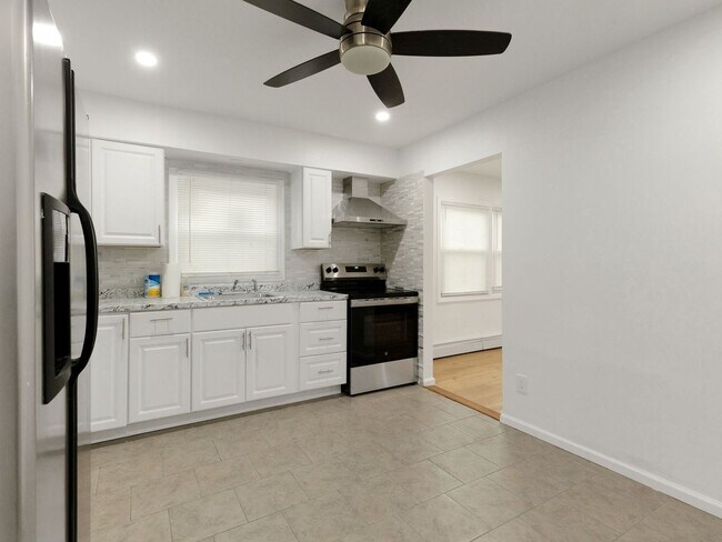 Building Photo - Charming 4BR House in Roosevelt