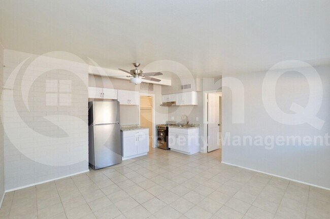 Foto del edificio - 3207 N 67th Pl