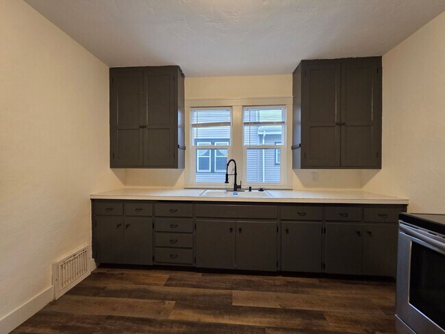 Building Photo - 1415 S 19th St