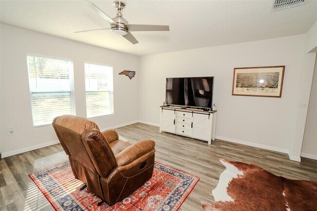 Foto del edificio - 2469 W Wavecrest Dr