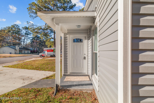 Building Photo - 135 Twinwood Dr