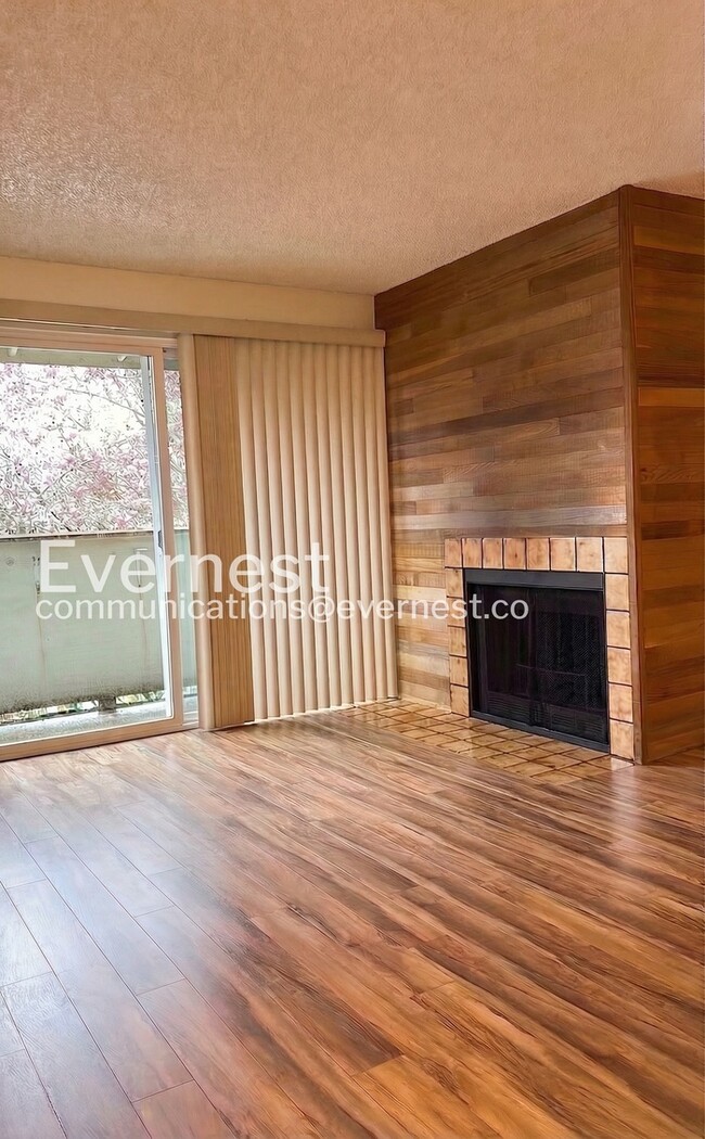 Building Photo - 1150 NE Sunset Blvd