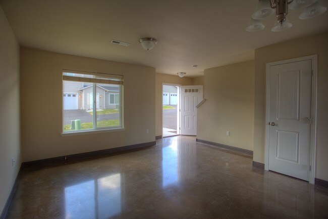 Building Photo - Nola Vista Duplexes