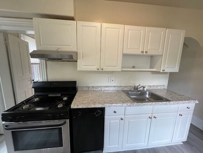 Foto del edificio - 2 bedroom, 1 Bath Plus Office, Frankford, ...