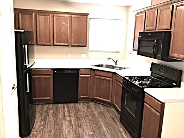 Building Photo - 102 Quail Cir