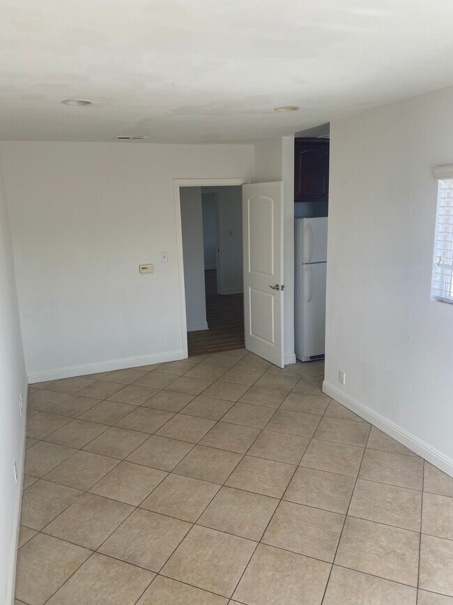 Foto del edificio - 8655 W Pico Blvd