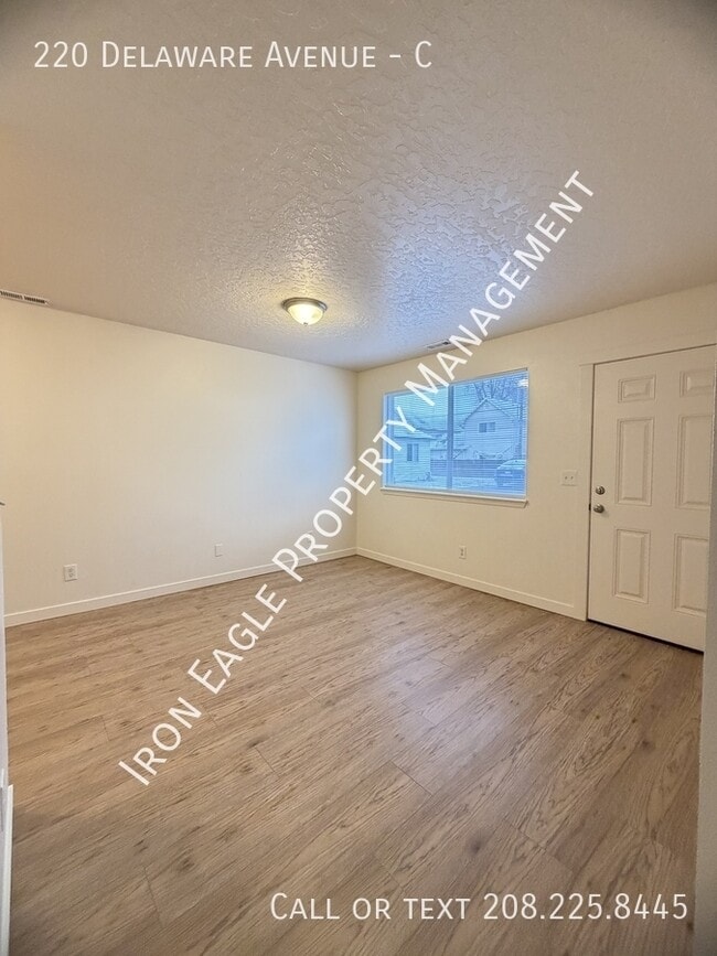 Foto del edificio - 220 Delaware Ave