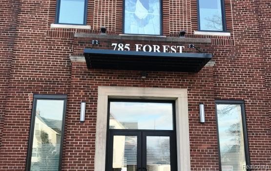 Building Photo - 785 Forest St