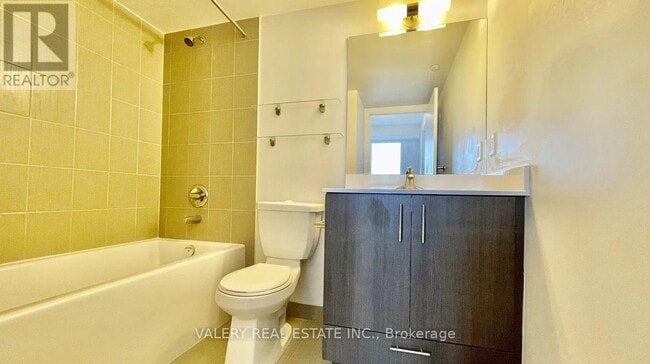 Building Photo - 255 Village Green Square