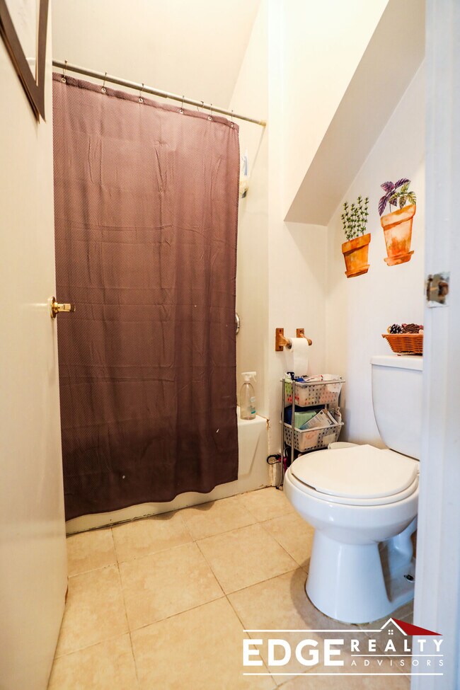 Building Photo - 24 Murdock St