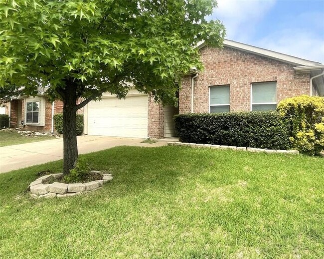 Building Photo - Plank Floors & Modern Comforts!" "Corner F...
