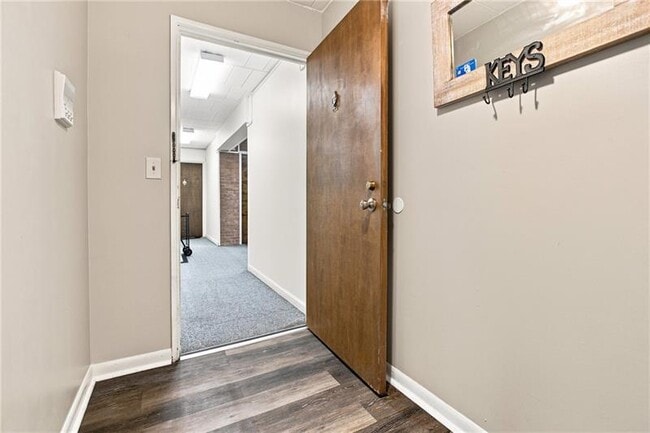 Building Photo - 533 Forest Green Dr