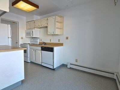 Primary Photo - 2400 Barrow St