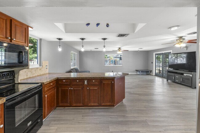 Foto del edificio - 6918 Tradewind Way