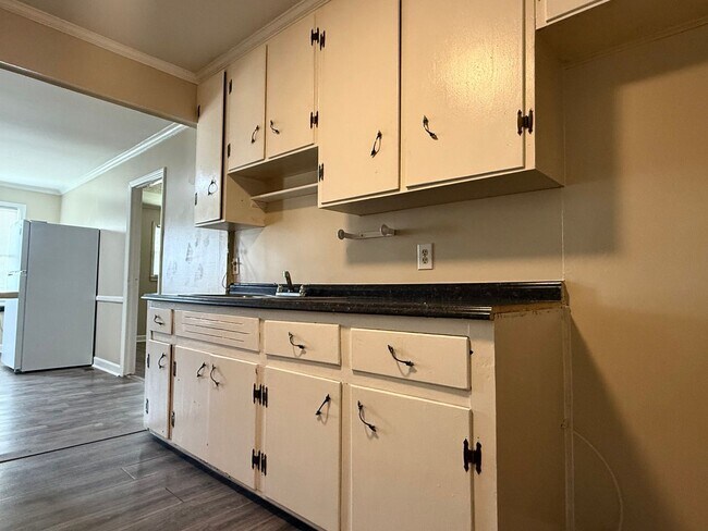 Foto del edificio - Fully Renovated 3-Bedroom, 1 Bathroom Home