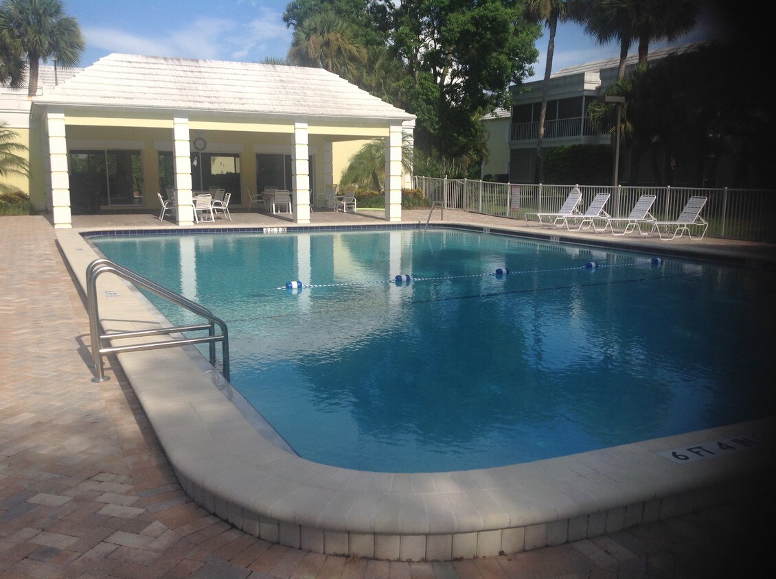 Primary Photo - 1600 SE St Lucie Blvd
