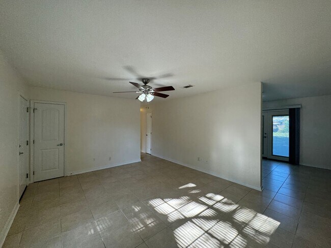 Building Photo - Cute Ranch Style Home