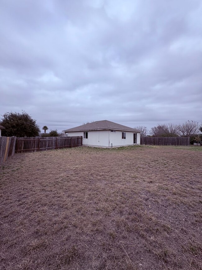 Building Photo - 3 Bedroom Cul-De-Sac Home with Massive Yard